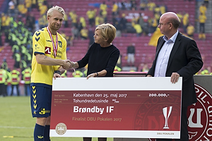 Johan Larsson, anfrer (Brndby IF), Jesper Mller, formand [6610] (DBU)