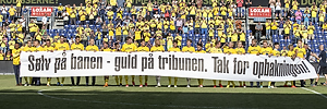 Spillerne takker fans med banner