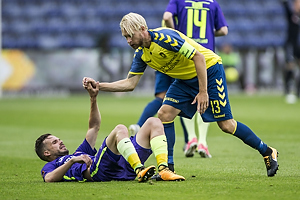 Uidentificeret person (FC Midtjylland), Johan Larsson, anfrer (Brndby IF)