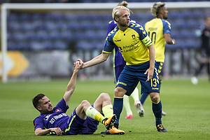 Uidentificeret person (FC Midtjylland), Johan Larsson, anfrer (Brndby IF)