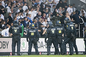 FCK-fans bag kampkldt politi