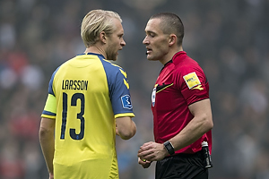 Johan Larsson, anfrer (Brndby IF), Mads-Kristoffer Kristoffersen, dommer