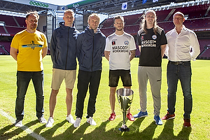 Alexander Zorniger, cheftrner (Brndby IF), Hjrtur Hermannsson (Brndby IF), Johan Larsson (Brndby IF), Casper Sloth (Silkeborg IF), Simon Jakobsen (Silkeborg IF), Peter Srensen, cheftrner (Silkeborg IF)