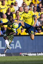 Johan Larsson, anfrer (Brndby IF), Clinton Antwi (FC Nordsjlland)