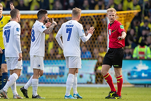 Jrgen Daugbjerg Burchardt, dommer, Viktor Fischer (FC Kbenhavn), Michael Santos (FC Kbenhavn), Karlo Bartolec (FC Kbenhavn)