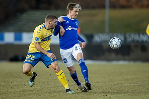 Josip Radosevic (Brndby IF), Kasper Enghardt, anfrer  (Lyngby BK)