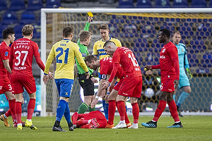 Andreas Maxs, anfrer (Brndby IF), Jrgen Daugbjerg Burchardt, dommer