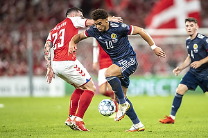 Pierre Emilie Hjbjerg  (Danmark), Che Adams  (Skotland)