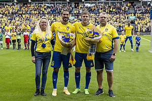 Ohi Omoijuanfo  (Brndby IF), Nicolai Vallys  (Brndby IF), Peter Nielsen, brndby support  (Brndby IF)