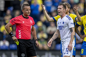 Morten Krogh, dommer, Lukas Lerager  (FC Kbenhavn)