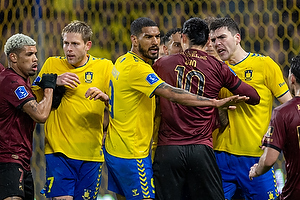 Ohi Omoijuanfo  (Br�ndby IF), Daniel Wass  (Br�ndby IF)