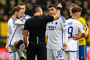 Sandi Putro, dommer, Mohamed Elyounoussi  (FC K�benhavn)
