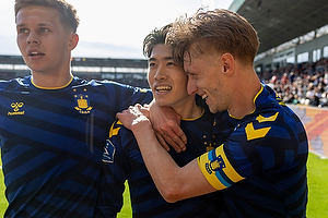 Yuito Suzuki, m�lscorer  (Br�ndby IF), Daniel Wass, anf�rer  (Br�ndby IF), Filip Bundgaard  (Br�ndby IF)