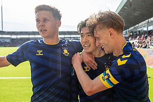 Yuito Suzuki, m�lscorer  (Br�ndby IF), Daniel Wass, anf�rer  (Br�ndby IF), Filip Bundgaard  (Br�ndby IF)