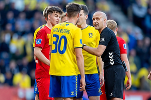 Jordi Vanlerberghe  (Br�ndby IF), Peter Kj�rsgaard, Dommer