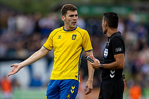 Jacob Rasmussen  (Br�ndby IF), Sandi Putro, dommer