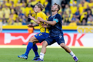 Daniel Wass  (Br�ndby IF), Patrik Mortensen, anf�rer  (Agf)