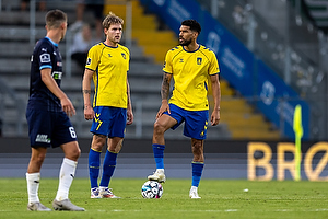 Nicolai Vallys  (Br�ndby IF), Ohi Omoijuanfo  (Br�ndby IF)
