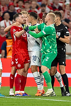 Pierre Emilie H�jbjerg  (Danmark), Granit Xheka  (Schweiz), Kasper Schmeichel  (Danmark)