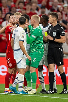 Pierre Emilie H�jbjerg  (Danmark), Granit Xheka  (Schweiz), Kasper Schmeichel  (Danmark)