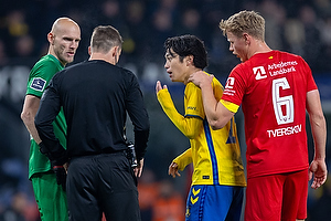 Lasse Graagaard, Dommer, Yuito Suzuki  (Brndby IF), Jeppe Tverskov, anfrer  (FC Nordsjlland)