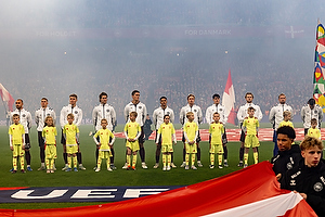 Kasper Schmeichel  (Danmark), Joachim Andersen  (Danmark), Jannik Vestergaard  (Danmark), Albert Gr�nb�k  (Danmark), Rasmus H�jlund  (Danmark), Christian Eriksen  (Danmark), Christian N�rgaard  (Danmark), Victor Kristiansen  (Danmark), Alexander Bah  (Danmark), Morten Hjulmand  (Danmark), Pierre Emilie H�jbjerg  (Danmark)