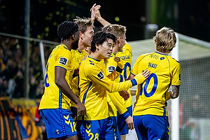 Yuito Suzuki  (Br�ndby IF), Daniel Wass  (Br�ndby IF)