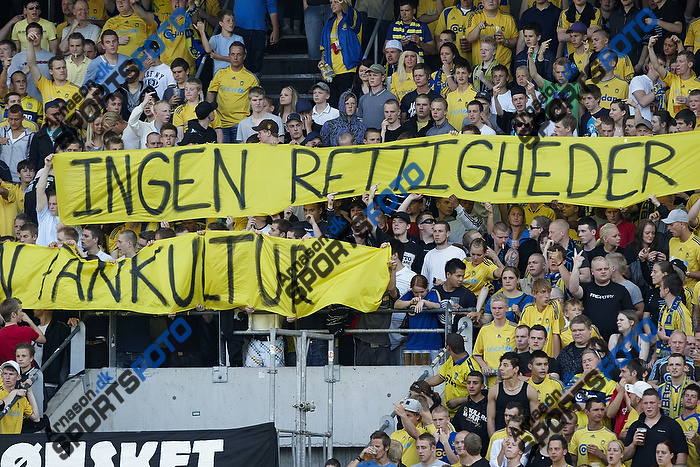 Brndbyfans p Faxetribunen med banneret med teksten "Ingen rettigheder" og "Ingen fankultur"