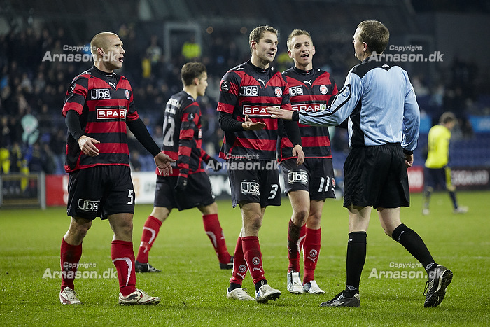 Martin Albrechtsen (FC Midtjylland), Brian Priske (FC Midtjylland), Danny Olsen (FC Midtjylland), Peter Rasmussen, dommer