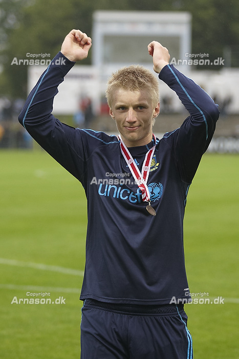 Daniel Wass (Brndby IF) med bronze medalje hilser p fansne