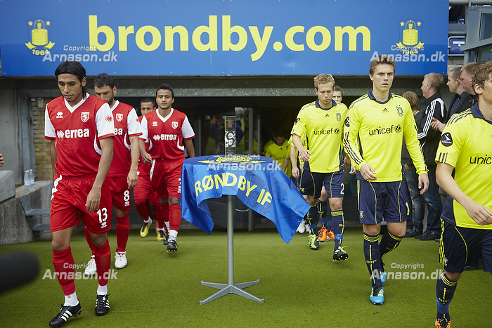 Anders Randrup (Brndby IF), Daniel Stenderup (Brndby IF), Jens Larsen (Brndby IF) gr p banen.