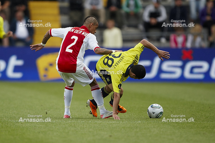 Osama Akharraz (Brndby IF), Gregory van der Wiel (Ajax Amsterdam)