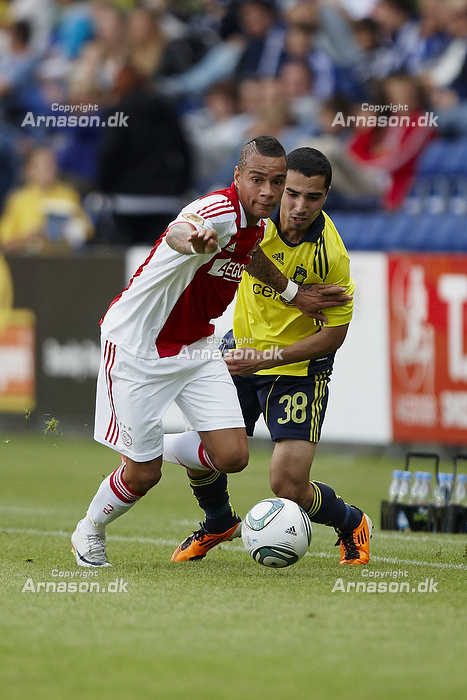 Gregory van der Wiel (Ajax Amsterdam), Osama Akharraz (Brndby IF)            