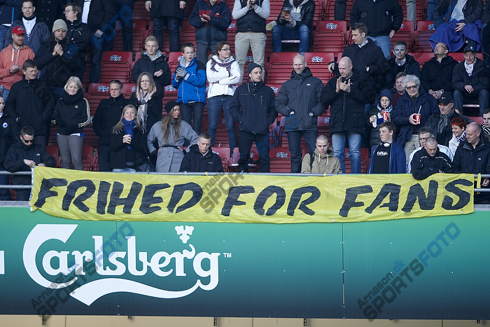 Brndbyfans med protest-banner