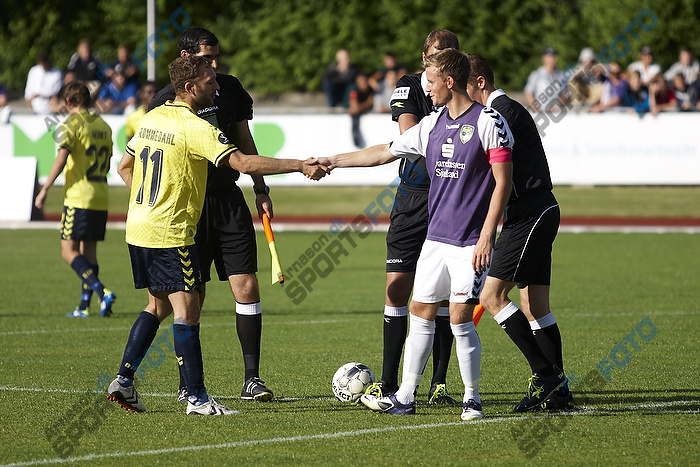 Dennis Rommedahl, anfrer (Brndby IF), Kristian Holm, anfrer (Nordvest FC)