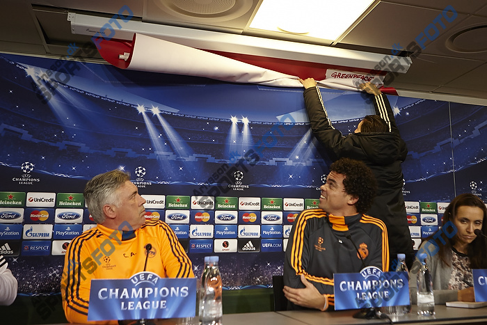 Greenpeace aktion p pressemde med Carlo Ancelotti, cheftrner (Real Madrid CF), Pepe (Real Madrid CF)