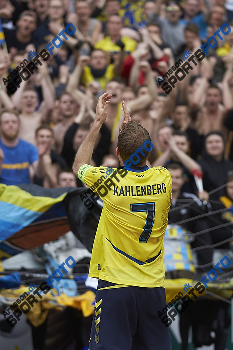 Thomas Kahlenberg (Brndby IF) hilser p brndbys fans