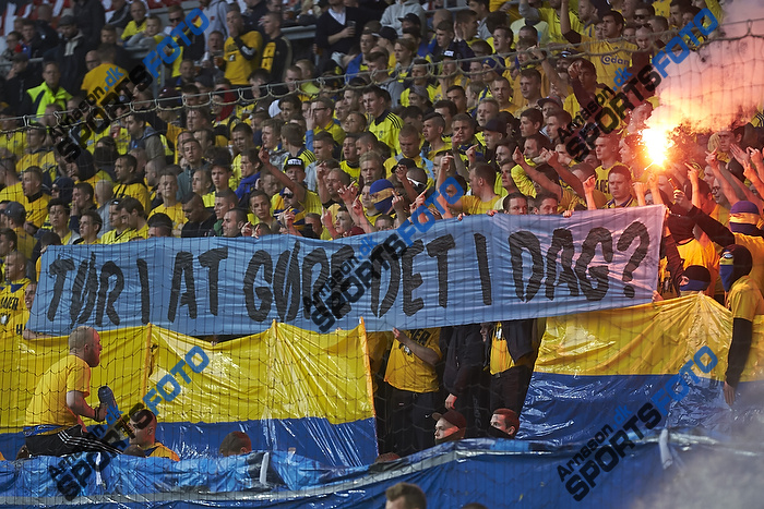 Brndbyfans med banner der hner FCK-fans