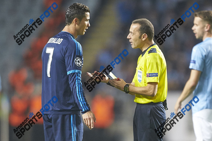 Cristiano Ronaldo, anfrer (Real Madrid CF), Cuneyt Cakır, dommer