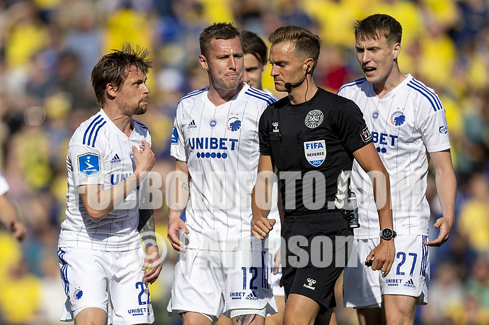 Peter Ankersen  (FC Kbenhavn), Mikkel Redder, Dommer, Lukas Lerager  (FC Kbenhavn)